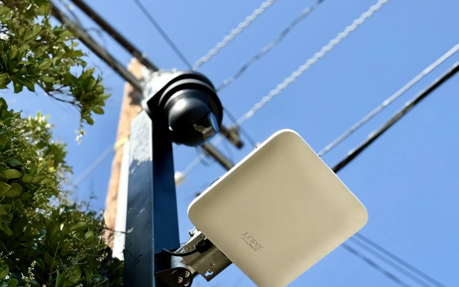 Wireless bridge on a black pole